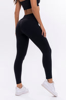 Conjunto Feminino Fitness Top Nadador e Calças - Preto